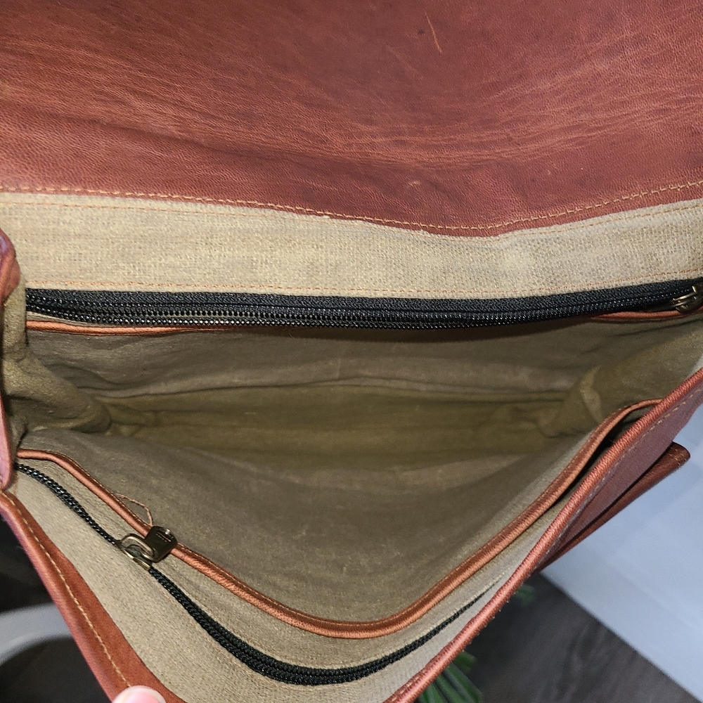 Komals passion leather purse. - Picture 2 of 7